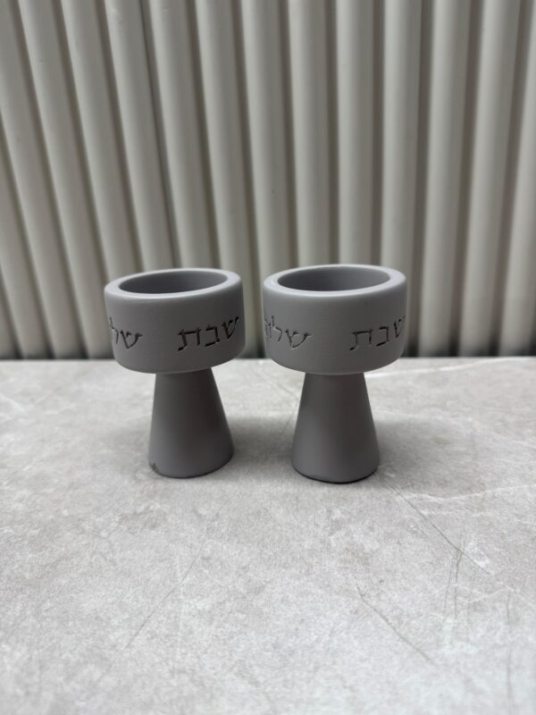 זוג פמוטי בטון מעוצבים | אפור