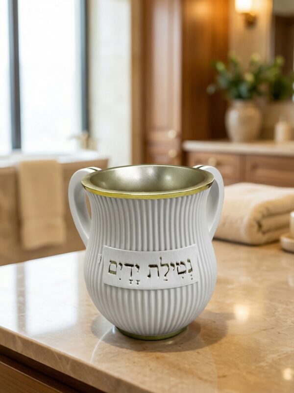 נטלה פולימר מהודרת לבן אותיות זהב